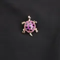 Elegante spilla a forma di tartaruga in smalto viola dorato con strass rosa brillanti - Oro + Smalto Viola