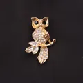 Elegante vintage goudkleurige uil broche met fonkelende kristallen voor damesmode - Gouden Witte Strass Retro Uil (B6-5-6472)