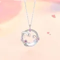 Gedetailleerde weergave van een ronde slangenketting met fonkelende roze edelstenen - Slang op de Maan / Eenvoudige Verpakking