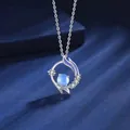 Detailopname van elegante zilveren vissenstaart hanger met blauwe edelsteen - Eenvoudige Verpakking / Rimpeling Visstaart