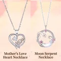 Zilveren hartketting 'MOM' en maanslang hanger met roze stenen - Hart van het moederschap en slang op de maan / Eenvoudige Verpakking
