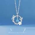 Vlinder- en bloemenketting met blauwe druppelkristal in zilveren afwerking - Vlinderbloem / Geschenkdoos