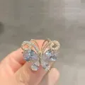 Elegante broche de mariposa de cristal brillante con acabado de metal dorado pulido - Mariposa de Oro Brillante (8)