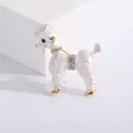 Elegante witte emaille poedel broche met gouden pootjes en sprankelende kristallen halsbanden - Witte Emaille Poedel Stijl / Wit