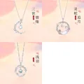 Set van 3 elegante zilverkleurige kettingen met maansteen, slang en veer hangers - Drie Levens Lot + Slang Jaagt op de Maan + Lichte Veer Stijl