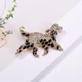 Elegante fonkelende poedel hondenbroche met gouden afwerking en heldere strass steentjes - Gouden Basis Witte Pave Poedel / Wit