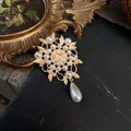 Luxurious vintage Baroque style brooch with gold coin motif and teardrop pearl pendant detail - Portrait Relief with Leaf & Pearl Style (SMT1005007320322085)