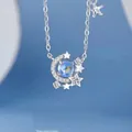 Elegante zilveren maan en sterren ketting met een stralende blauwe edelsteen voor dames - Cluster Instelling / Geschenkdoos