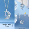Elegante zilveren maan en ster hanger kettingen met schitterende blauwe kristallen. - Zwevende Maan + Dromerig Sterrenstelsel + Sterren Rond de Maan / Geschenkdoos