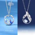 Elegante zilveren ketting met zeemeerminstaart en vleugelhangers met blauwe bollen - Vis met jou + Beschermengel vleugel (Cadeaudoos)