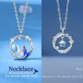 Elegante zilverkleurige kettingen met zeemeerminstaart en veer maansteen hangers - Vis met jou + Veer met jou (Cadeaudoos)