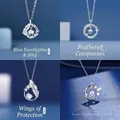 Blue Eucalyptus zilveren vleugelketting met iriserende steen hanger voor dames cadeau - Eucalyptus & Vogel + Met Jou Veer + Beschermengel Vleugel + Geluks Koi (Geschenkdoos Set)