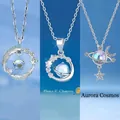Silberne Himmels-Halsketten mit Planeten-, Mond- und Federdesigns und Opal-Steinen - Feder Pluto und Aurora Stil / 3er-Set