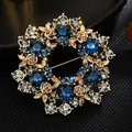 Elegante broche floral circular con cristales azul oscuro y gris para mujer - Estilo de Anillo de Rosa Azul (F2-1-9906)