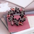Elegante broche de corona con pedrería púrpura y rosa sobre fondo de papel vintage - Estilo de Hoja Marquise Púrpura Rosa (b1 - 5 - 4171)