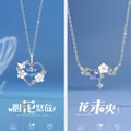 Elegante zilverkleurige bloemenketting met een dromerige blauwe hemelse steen hanger - Bloeiend Hart + Eeuwige Bloem Stijl