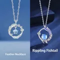 Dromerige ketting met veer- en vissenstaarthanger met glinsterende blauwe stenen - Eenvoudige Veer + Rimpel Zeemeerminstaart Stijl