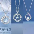 Elegante zilveren veer- en maanketting met een lichtblauwe opaalsteen hanger - Blauwe Eucalyptus & Vogel + Eenvoudige Veer + Chang'an-droom (Set van 3)