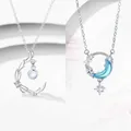 Elegante silberne Mondsichel-Halskette mit blauem Stein, Sternen und Blättermuster-Design - Drei Leben voller Liebe + Sternenmondträume / Silber