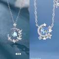 Elegante verzilverde ketting met eucalyptusvogel en sterrenmaan hanger ontwerp. - Eenvoudige Verpakking / 2-delige set / Blauwe Eucalyptus Vogel & Sterren Omringen de Maan
