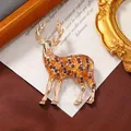 Eleganter Emaille-Hirsch-Brosche mit Kristall-Strass für Weihnachts-Mode und Geschenke - Orange