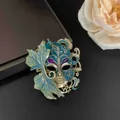 Broche de masque vintage avec feuille verte et relief en émail bleu doré - Broche Masque Visage Vert / Spécification Universelle