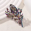 Spilla a ramo di pianta iridata con grande gemma scura e strass viola scintillanti. - Stile Rampicante Naturale (AL810142760937)