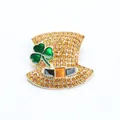 St. Patrick's Day Kleeblatt-Hut-Brosche mit bernsteinfarbenen Kristallen und grüner Emaille - Gelb