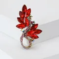 Elegante Vintage-Brosche mit roten Marquise-Kristallen und bunten Strassstein-Akzenten - Rot