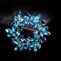 Prachtige blauwe kristallen kransbroche voor elegante damespakken en accessoires - Stijl 2