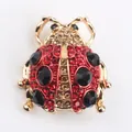 Broche de coccinelle élégante avec des strass rouges et noirs sur métal doré. - Rouge/Noir