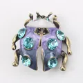Broche coccinelle de style vintage avec ailes en émail violet et strass bleu clair - Violet/Bleu