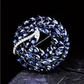 Elegante donkerblauwe kristallen kransbroche met strasstenen in zilverkleurig ontwerp - Stijl 5