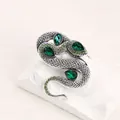 Vintage zilverkleurige slangenbroche met groene kristallen en smaragd accenten - Stijl 16 (Groene Kristal)