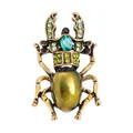 Vintage goudkleurige kever broche speld met groene kristallen en olijfgroene cabochon - Gouden Kever (D5-5-7270)