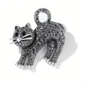 Sprankelende grijze kristallen kattenbroche in zilverkleurig metaal voor kleding - Stijl 19 (Zilvergrijze kat volledig bezet met strass en gekrulde staart)