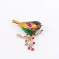 Prachtige kleurrijke emaille vogelbroche met strassteentjes en rode bessen stijl - Kleurrijke Vogel (m5-2-5019)