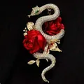 Elegante vintage slangenbroche bezet met kristallen en rode roos bloemdetails - Stijl 20 (Roos Slang)