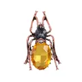 Vintage koperen kever broche met grote gele kristal en zwart borststuk. - Geelbruine Vliegend Hert (k3-6-2383)