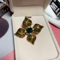 Detailed view of a vintage baroque brooch with green gemstone and enamel inlay - Square Green Gem Baroque (10)