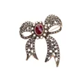 Detailed view of antique hollow bow brooch with red gemstone, pearls and crystals - Hollow Bow Style (AL582595335465) / Antique Gold