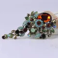 Eleganter Vintage-Blumenbrosche mit bernstein- und türkisfarbenen Strasssteinen - bunt