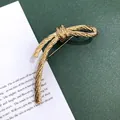 Vintage barokke matgouden knoopbrochespeld voor elegante modeaccessoires voor dames - Gestroomlijnd Gouden Touw