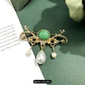 Vintage barokke kroonbroche met groene steen en parelhangers - Smaragd Victoria