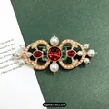 Vintage barokke goudkleurige broche met parels en rode edelstenen, maat 6,6x3,1 cm - Edelsteen Kunstparel Kroon