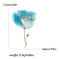 Broche fleur bleue avec tige dorée, taille 7,5cm x 4,6cm, alliage léger de 13,8g. - Vert