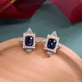Gedetailleerd overzicht van vintage barokke oorbellen met blauwe stras en parels - Donkerblauw Rechthoekig Steen Parel Kruis Stijl (Stijl 14)