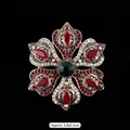 Broche de style baroque vintage avec cristaux rouges et verts en finition métal doré - Style 6 / Env. 5.8x5.2cm