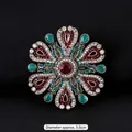 Broche baroque vintage en cristal avec pierres rouges et vertes, diamètre env 5,6 cm. - Style 11