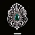 Broche baroque vintage avec cristal vert et finition métal argenté - Style 9